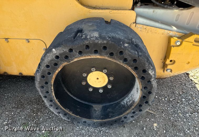 image for item EJ3627 2013 John Deere 332D skid steer loader