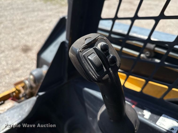 image for item EJ3628 2013 John Deere 332D skid steer loader