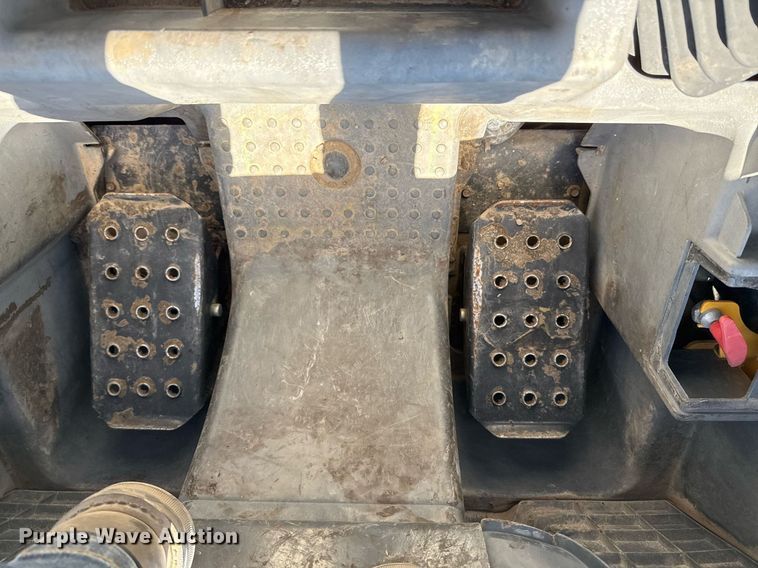 image for item EJ3628 2013 John Deere 332D skid steer loader