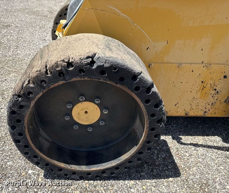 image for item EJ3628 2013 John Deere 332D skid steer loader