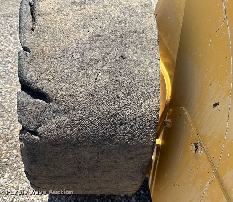 image for item EJ3628 2013 John Deere 332D skid steer loader