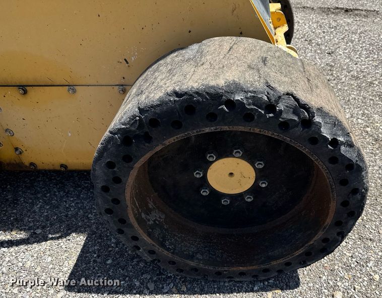 image for item EJ3628 2013 John Deere 332D skid steer loader