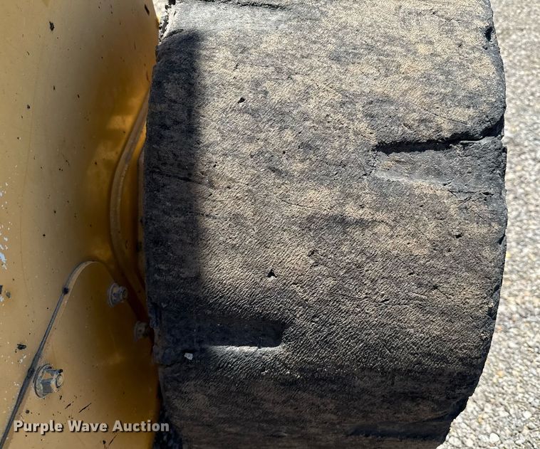 image for item EJ3628 2013 John Deere 332D skid steer loader