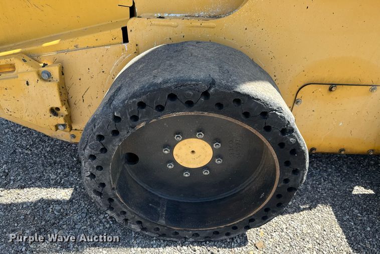 image for item EJ3628 2013 John Deere 332D skid steer loader