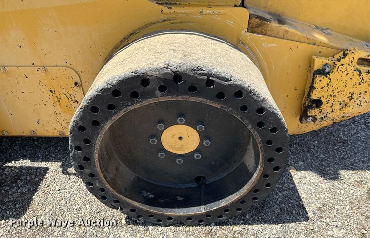 image for item EJ3628 2013 John Deere 332D skid steer loader