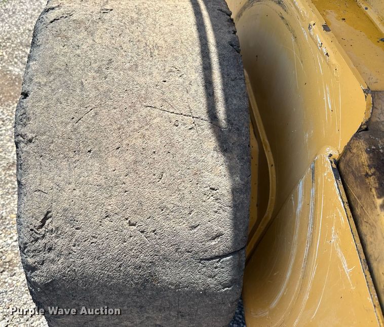 image for item EJ3628 2013 John Deere 332D skid steer loader