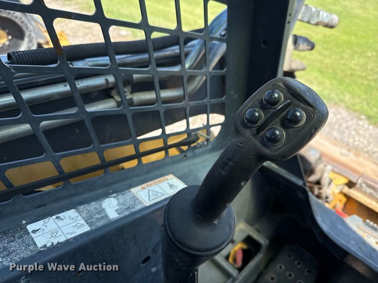 image for item EJ3629 2013 John Deere 332D skid steer loader