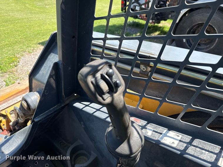 image for item EJ3629 2013 John Deere 332D skid steer loader