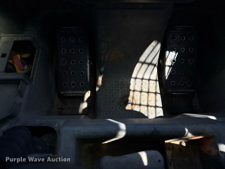 image for item EJ3629 2013 John Deere 332D skid steer loader