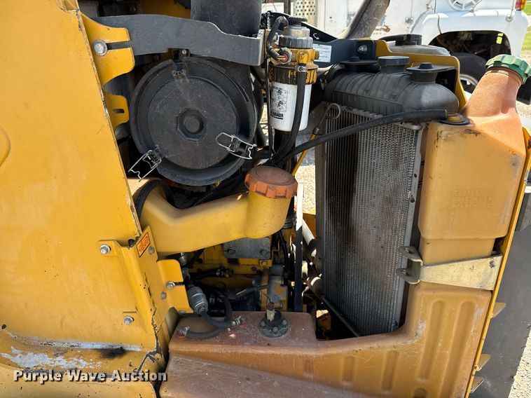 image for item EJ3629 2013 John Deere 332D skid steer loader