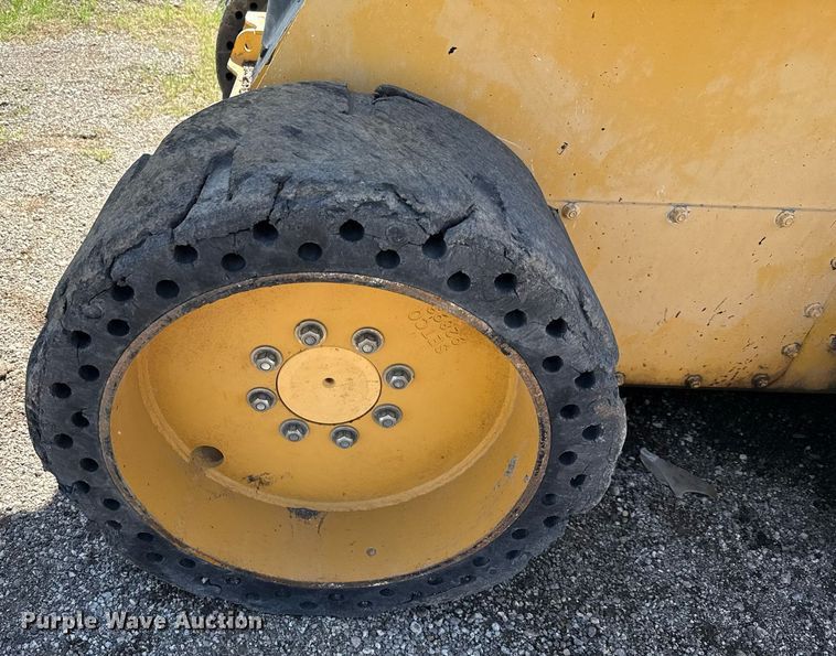 image for item EJ3629 2013 John Deere 332D skid steer loader