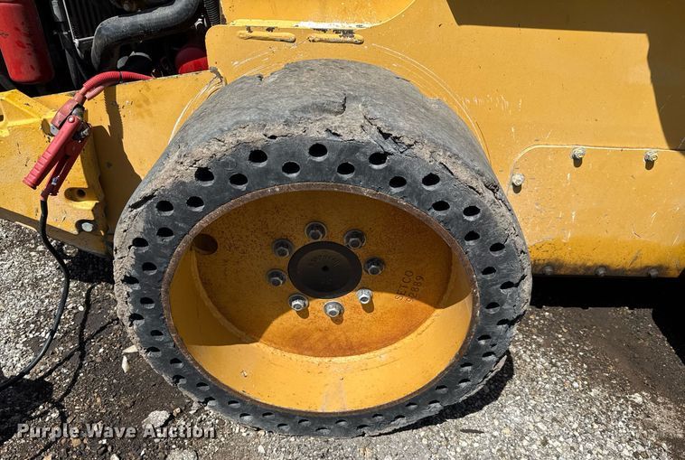 image for item EJ3629 2013 John Deere 332D skid steer loader