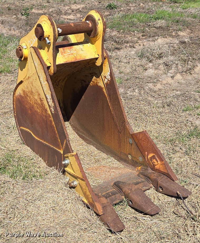 image for item EJ8347 2016 John Deere AT456495 bucket 