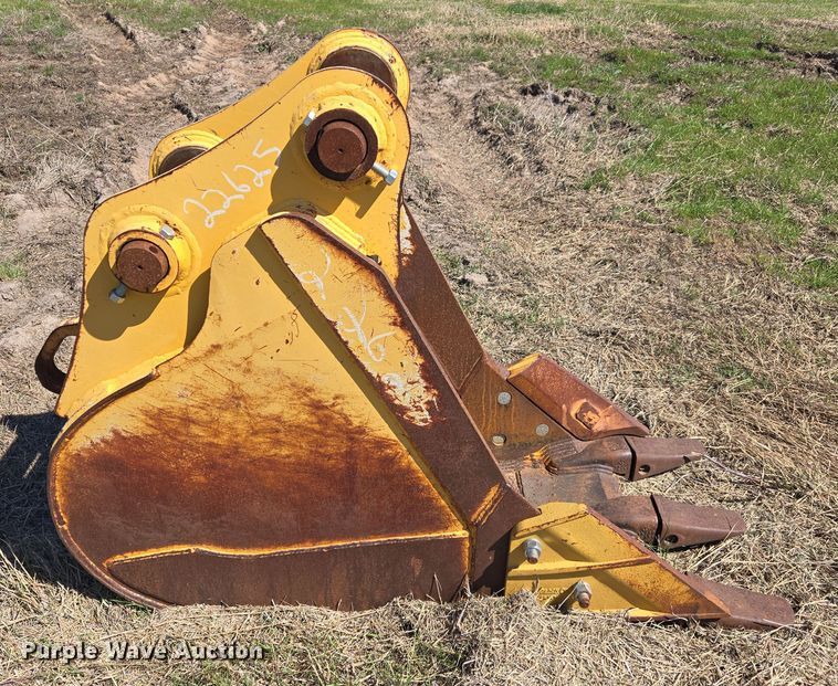 image for item EJ8347 2016 John Deere AT456495 bucket 