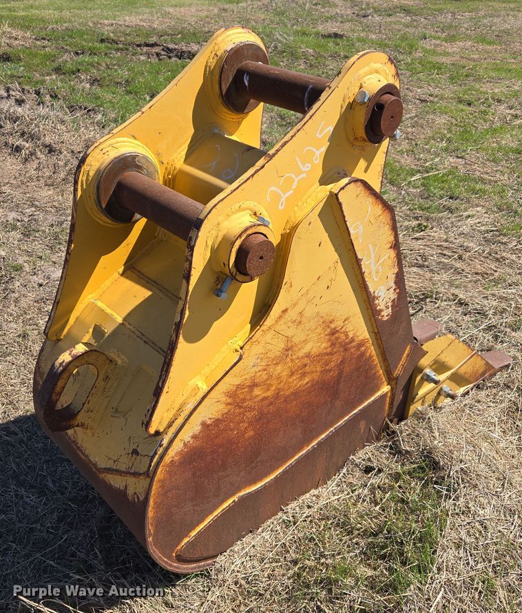 image for item EJ8347 2016 John Deere AT456495 bucket 