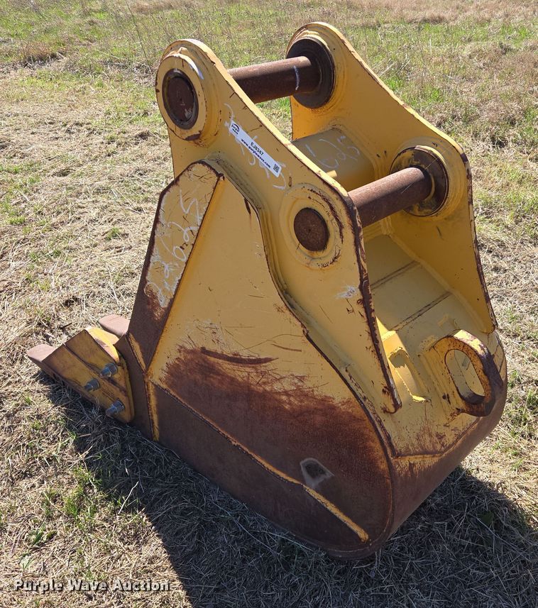 image for item EJ8347 2016 John Deere AT456495 bucket 