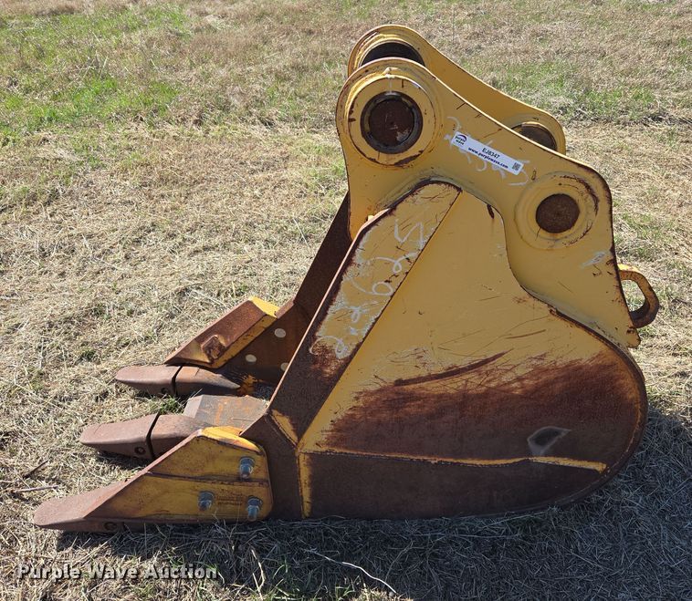 image for item EJ8347 2016 John Deere AT456495 bucket 