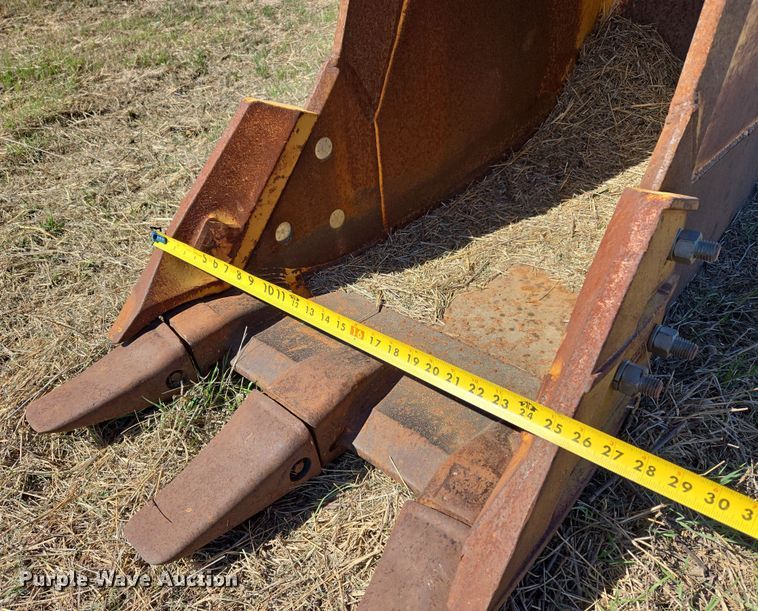 image for item EJ8347 2016 John Deere AT456495 bucket 