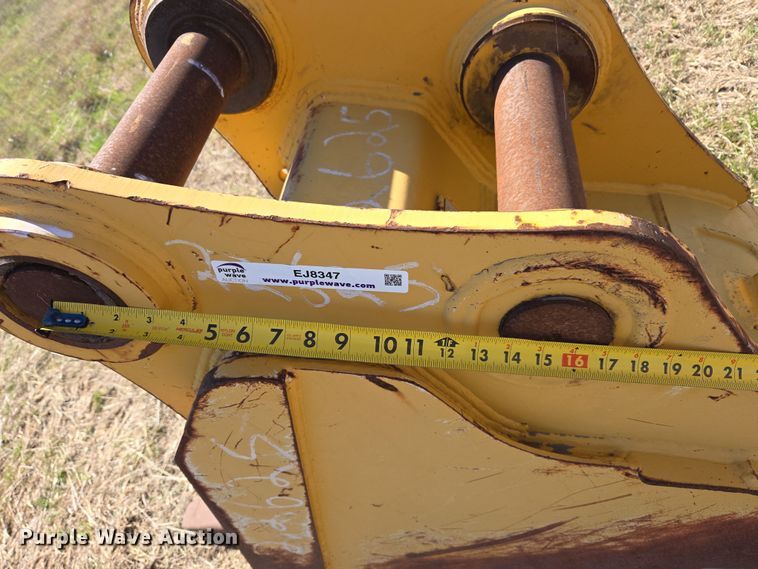 image for item EJ8347 2016 John Deere AT456495 bucket 