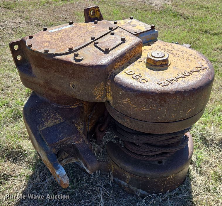 image for item EJ8363 Hyster D6C winch