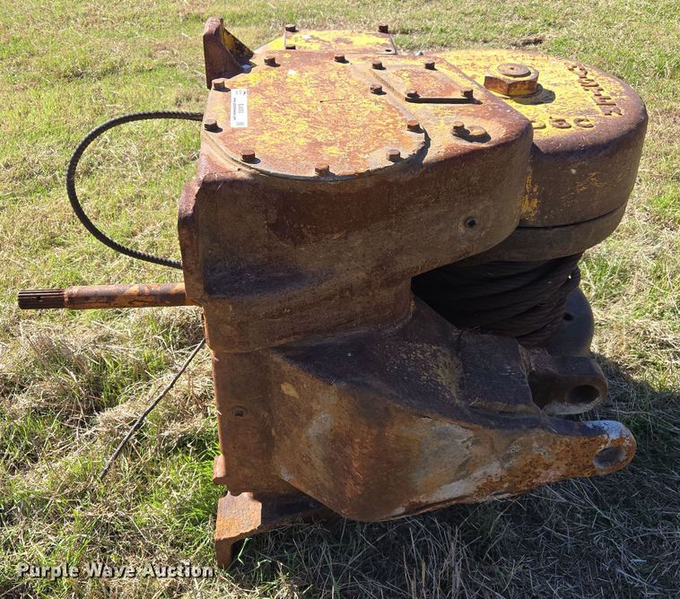 image for item EJ8363 Hyster D6C winch