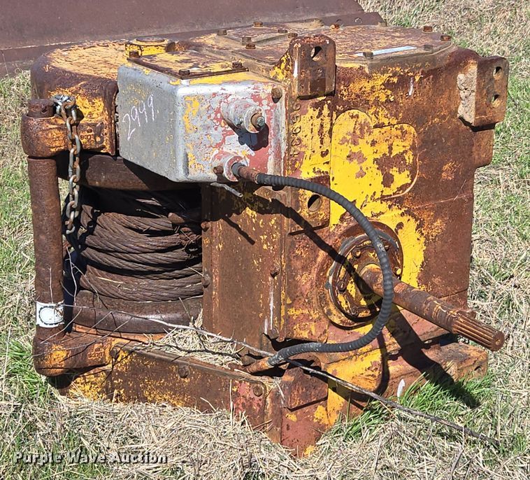image for item EJ8363 Hyster D6C winch
