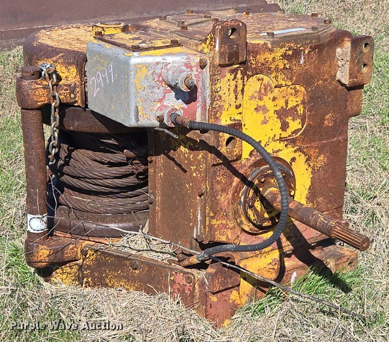 image for item EJ8363 Hyster D6C winch