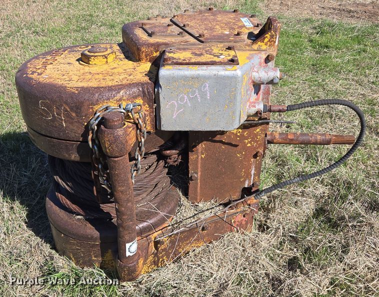 image for item EJ8363 Hyster D6C winch