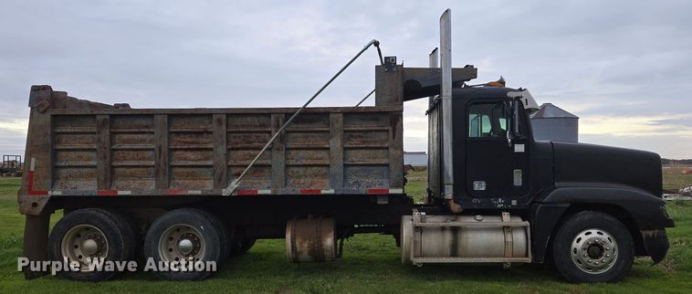 image for item EJ8378 1989 Freightliner FLD dump truck