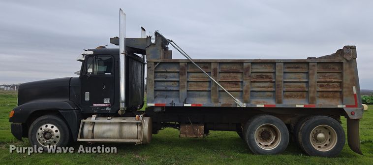 image for item EJ8378 1989 Freightliner FLD dump truck