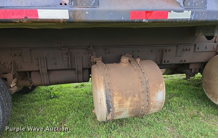 image for item EJ8378 1989 Freightliner FLD dump truck