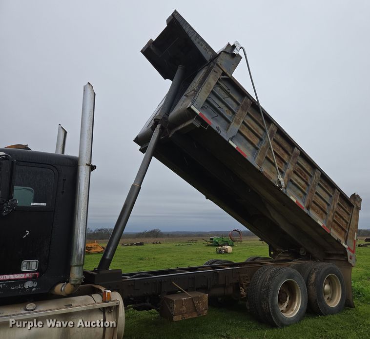 image for item EJ8378 1989 Freightliner FLD dump truck