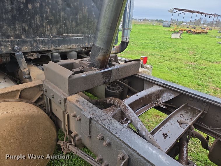 image for item EJ8378 1989 Freightliner FLD dump truck