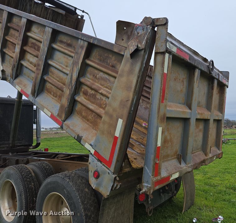 image for item EJ8378 1989 Freightliner FLD dump truck