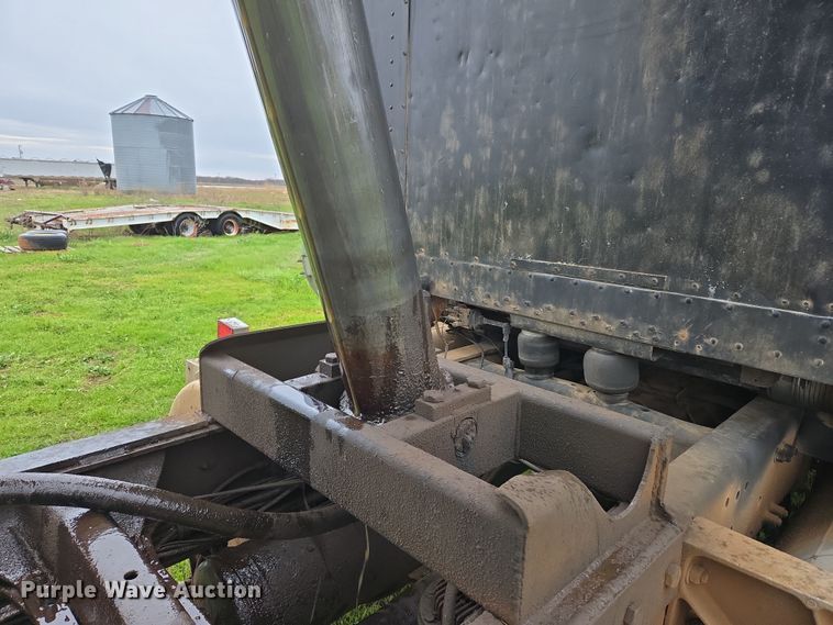 image for item EJ8378 1989 Freightliner FLD dump truck