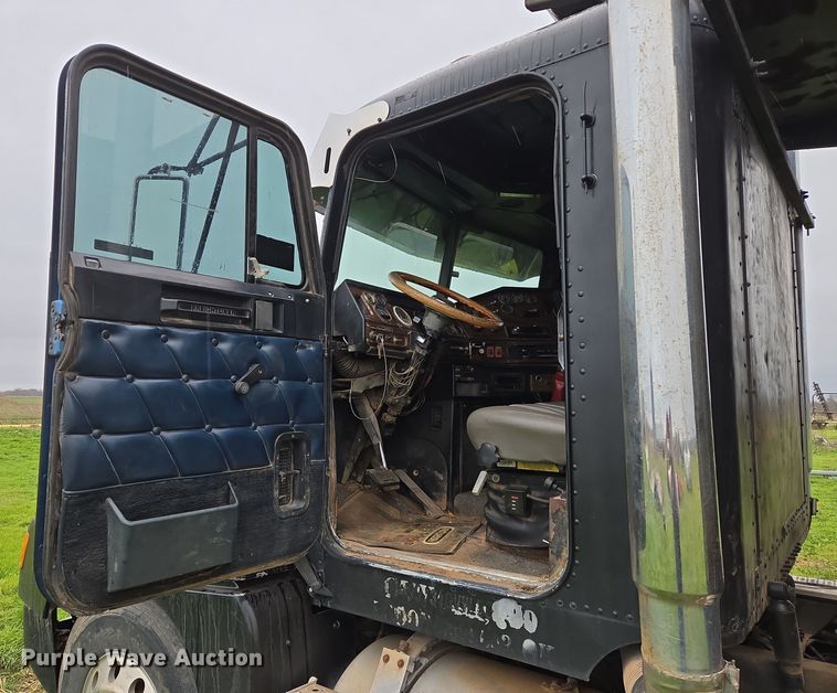 image for item EJ8378 1989 Freightliner FLD dump truck