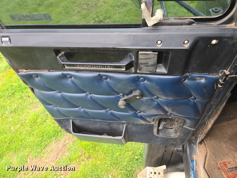 image for item EJ8378 1989 Freightliner FLD dump truck