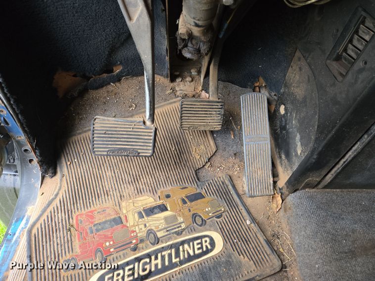 image for item EJ8378 1989 Freightliner FLD dump truck