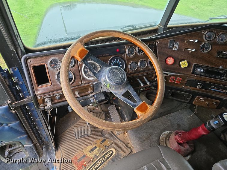 image for item EJ8378 1989 Freightliner FLD dump truck