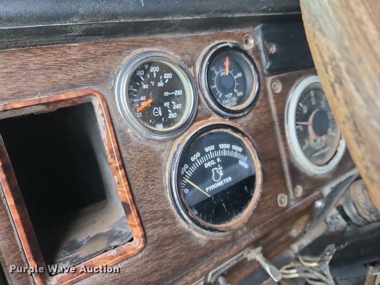 image for item EJ8378 1989 Freightliner FLD dump truck