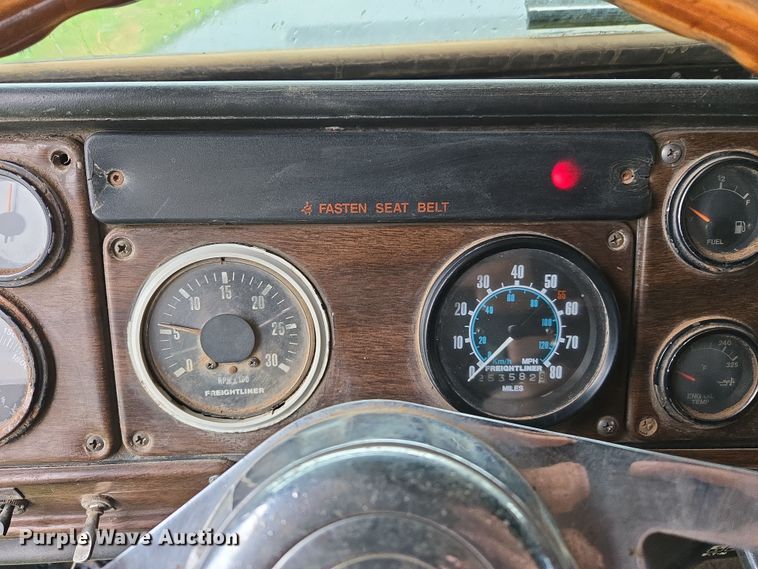 image for item EJ8378 1989 Freightliner FLD dump truck