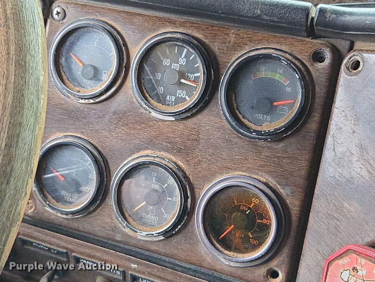 image for item EJ8378 1989 Freightliner FLD dump truck