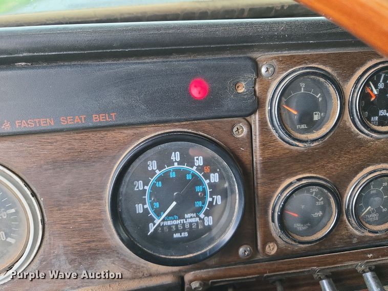 image for item EJ8378 1989 Freightliner FLD dump truck