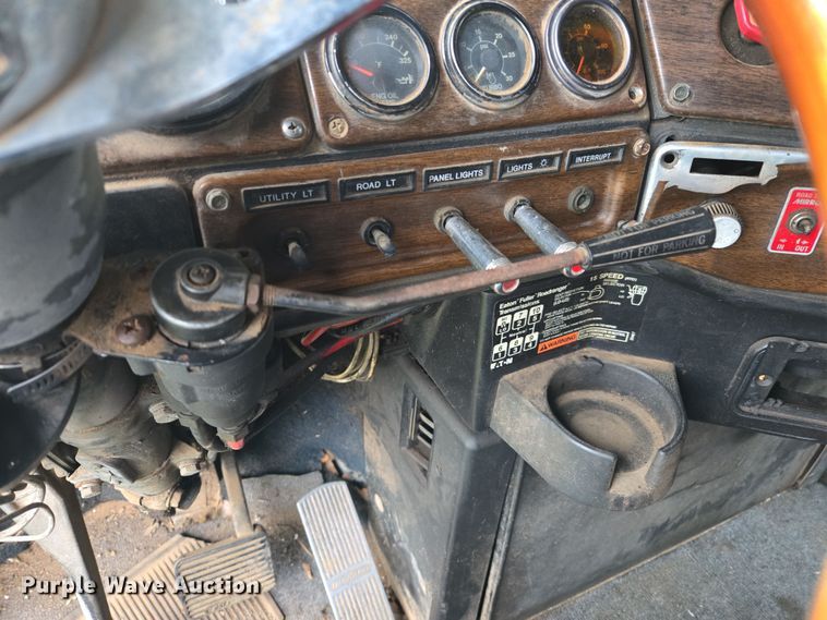 image for item EJ8378 1989 Freightliner FLD dump truck