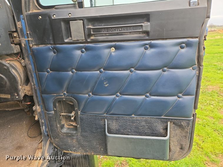 image for item EJ8378 1989 Freightliner FLD dump truck