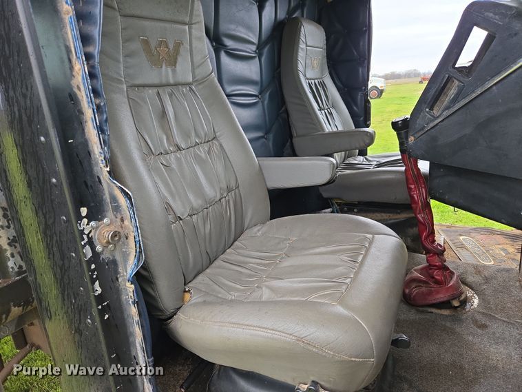 image for item EJ8378 1989 Freightliner FLD dump truck