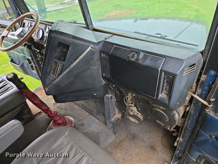 image for item EJ8378 1989 Freightliner FLD dump truck