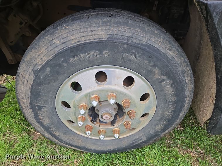 image for item EJ8378 1989 Freightliner FLD dump truck