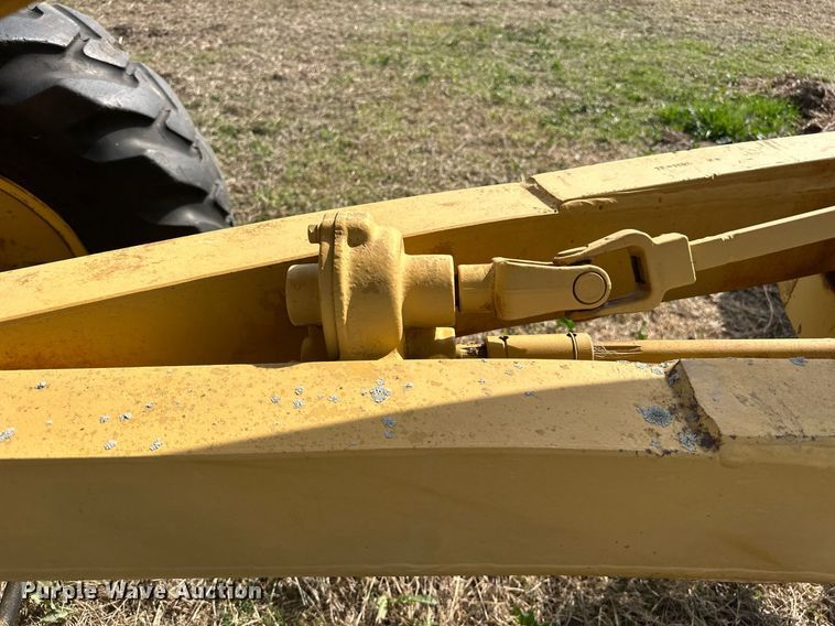 image for item EJ8427 Caterpillar 120 rigid frame motor grader