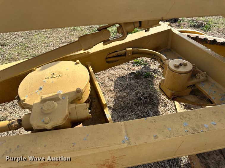 image for item EJ8427 Caterpillar 120 rigid frame motor grader